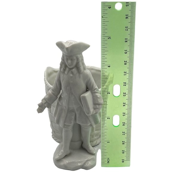 CAPODIMONTE Colonial Man Figurine White Porcelain Planter Crown N Mark 4.75 inch - Picture 13 of 14